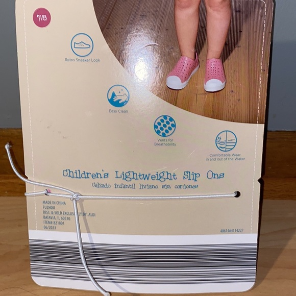 BRAND NEW  GIRLS LIGHT WEIGHT SLIP ONS SIZE 7/8! NWT. SMOKE FREE HOME - Picture 3 of 3